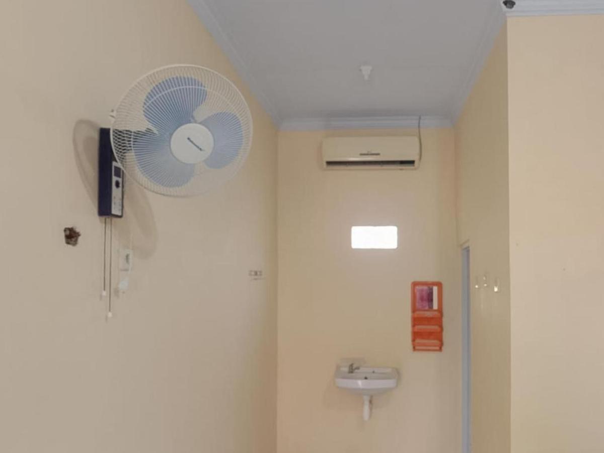 Zulfina Homestay Syariah Mitra Reddoorz 外南梦 外观 照片