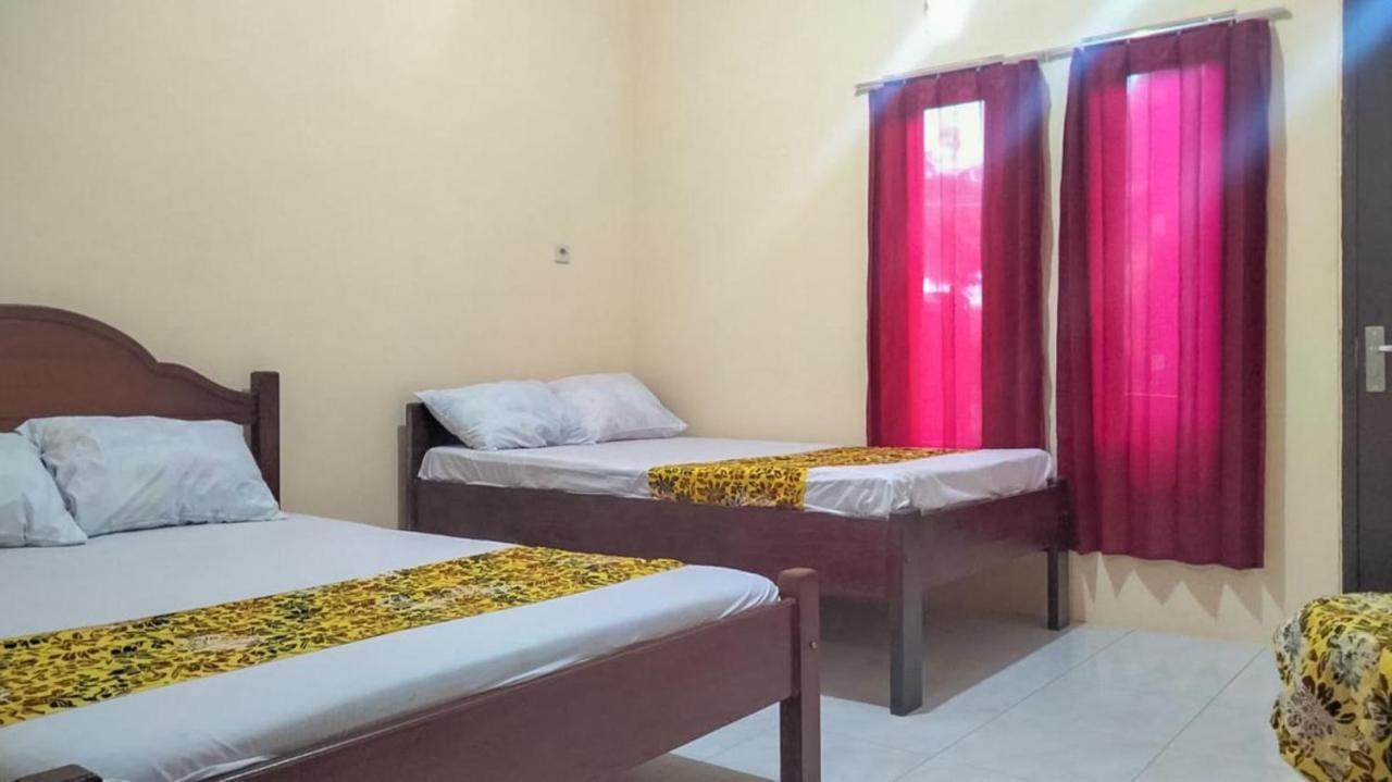 Zulfina Homestay Syariah Mitra Reddoorz 外南梦 外观 照片