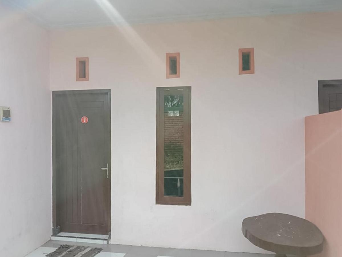 Zulfina Homestay Syariah Mitra Reddoorz 外南梦 外观 照片