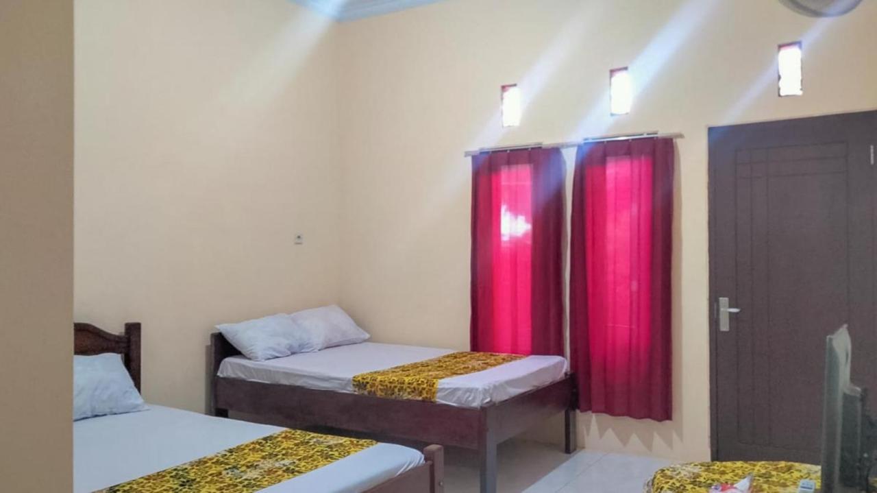 Zulfina Homestay Syariah Mitra Reddoorz 外南梦 外观 照片