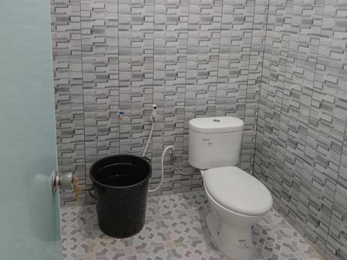 Zulfina Homestay Syariah Mitra Reddoorz 外南梦 外观 照片