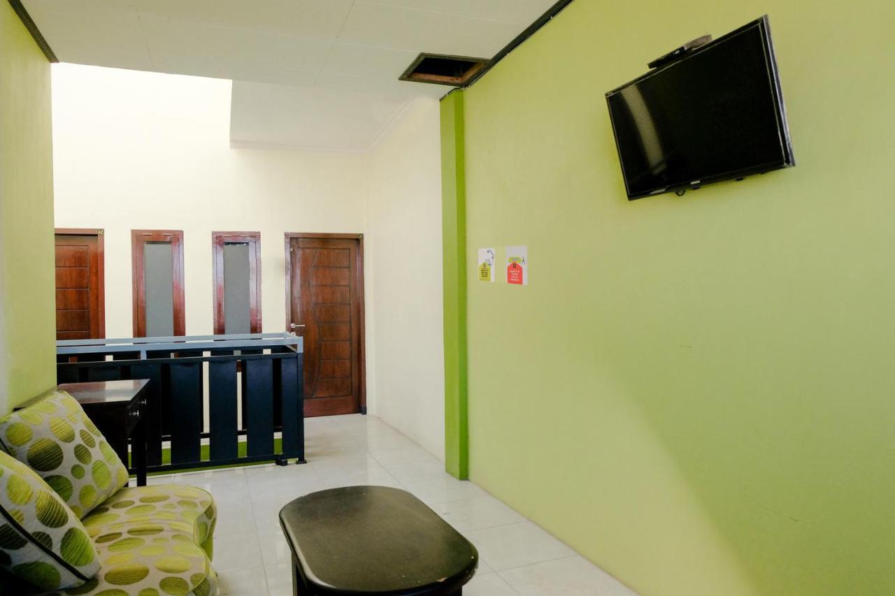 Zulfina Homestay Syariah Mitra Reddoorz 外南梦 外观 照片