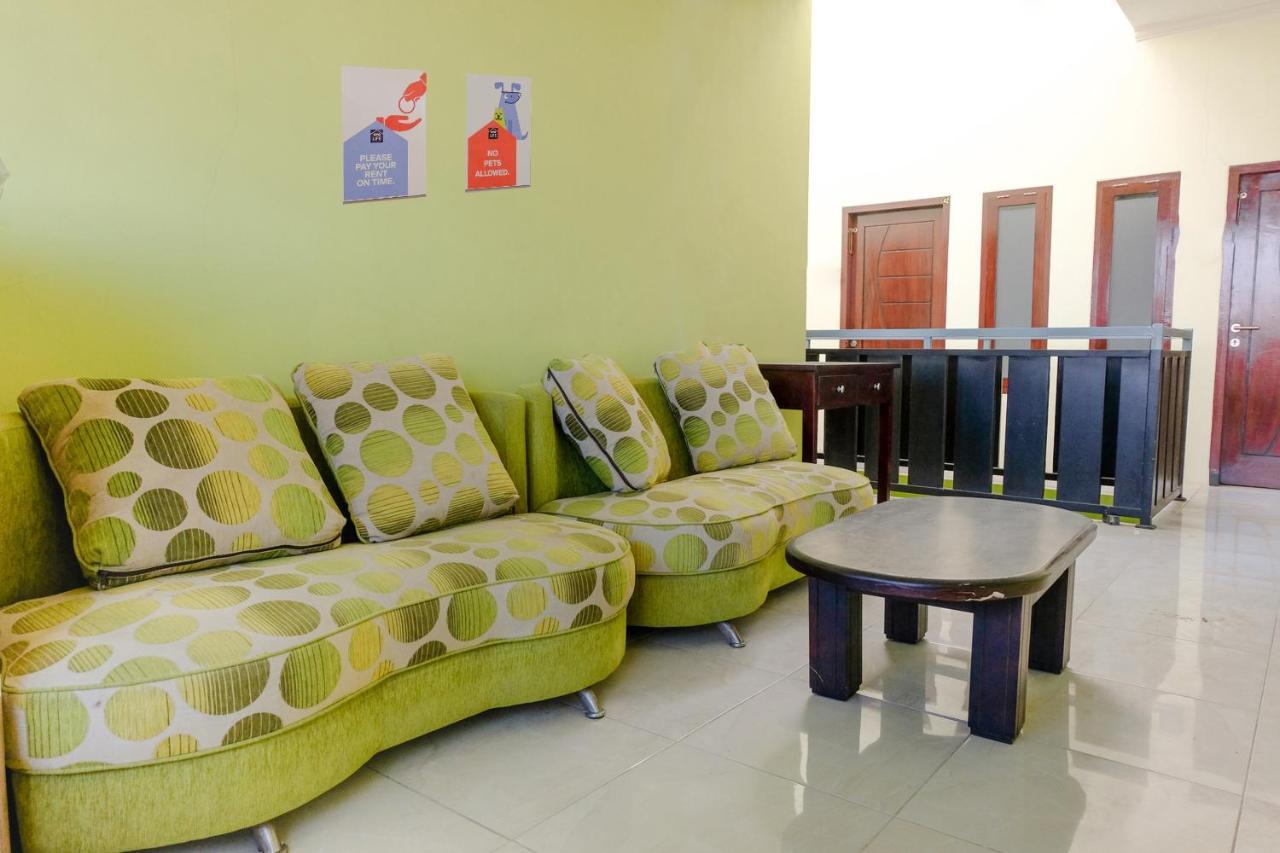 Zulfina Homestay Syariah Mitra Reddoorz 外南梦 外观 照片