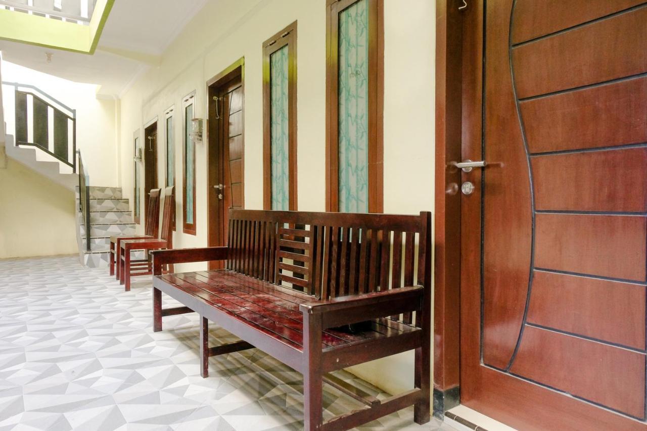 Zulfina Homestay Syariah Mitra Reddoorz 外南梦 外观 照片