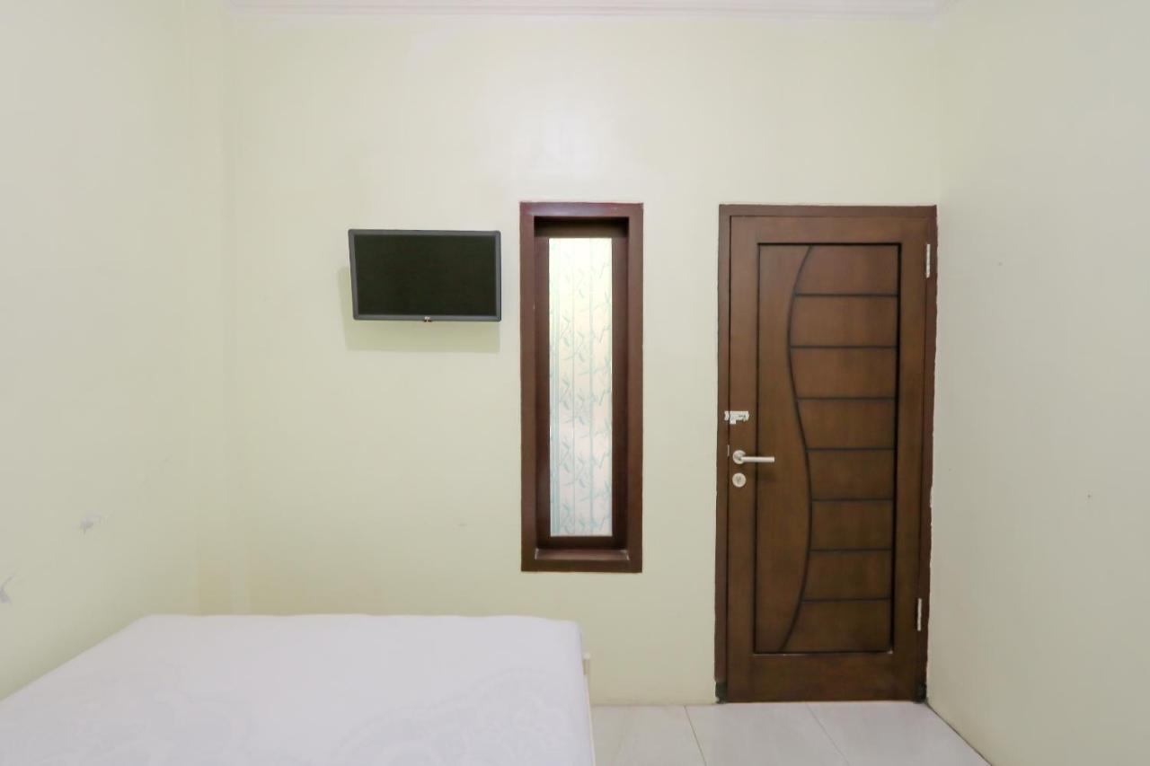 Zulfina Homestay Syariah Mitra Reddoorz 外南梦 外观 照片