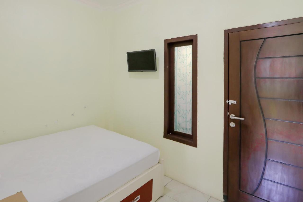 Zulfina Homestay Syariah Mitra Reddoorz 外南梦 外观 照片